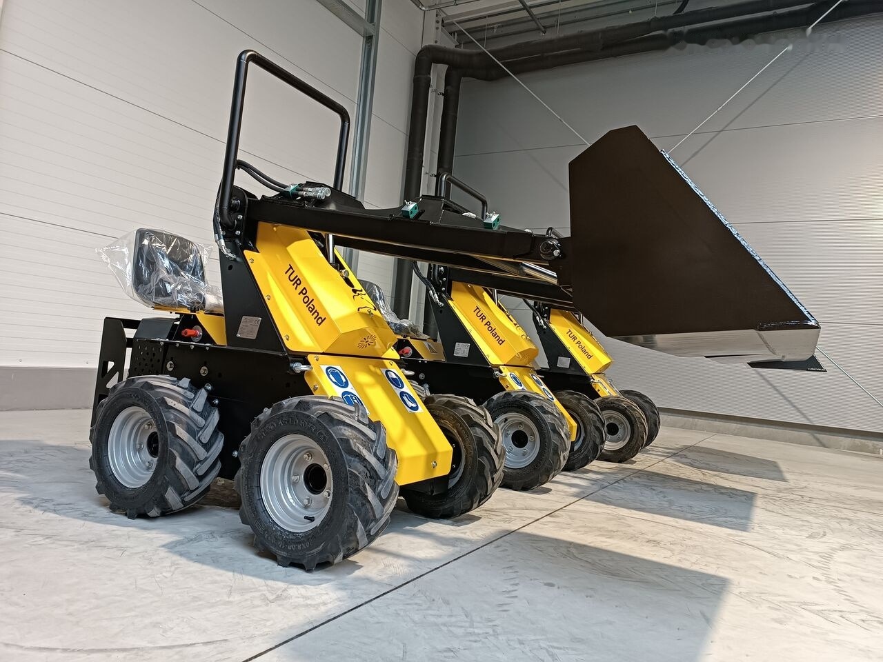 Tur Poland N520 Miniradlader Mini Hoflader Mini Lader - Skid steer loader: picture 3 Tur Poland N520 Miniradlader Mini Hoflader Mini Lader - Skid steer loader: picture 3