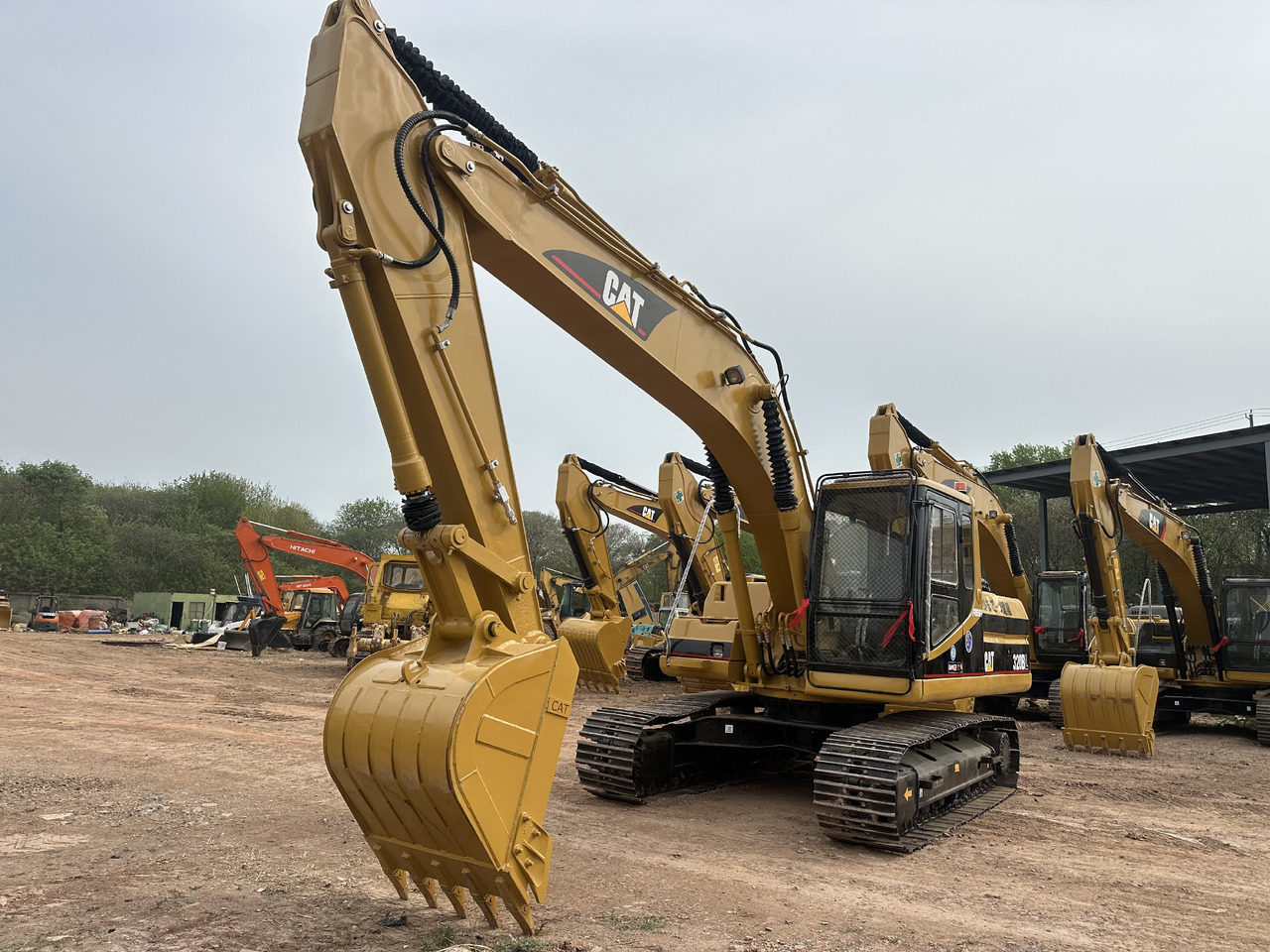 CATERPILLAR 320BL - Crawler excavator: picture 3 CATERPILLAR 320BL - Crawler excavator: picture 3
