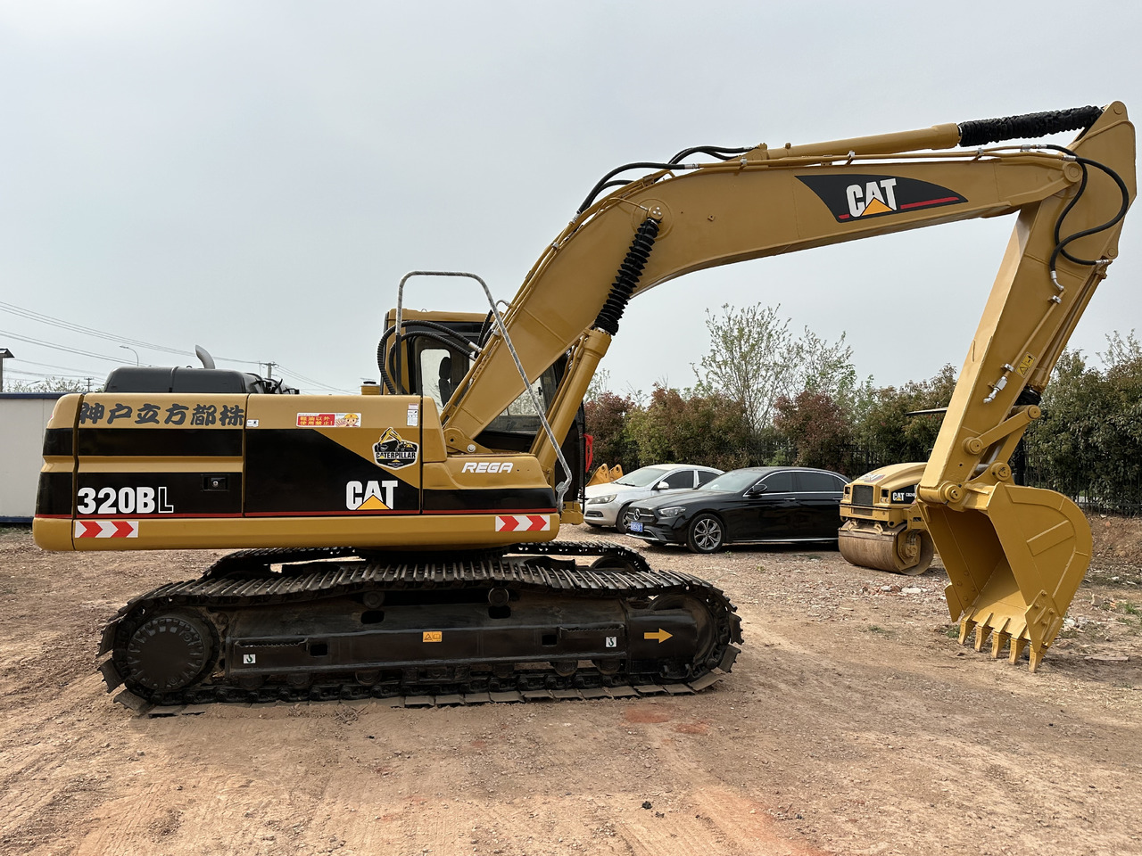 CATERPILLAR 320BL - Crawler excavator: picture 3 CATERPILLAR 320BL - Crawler excavator: picture 3