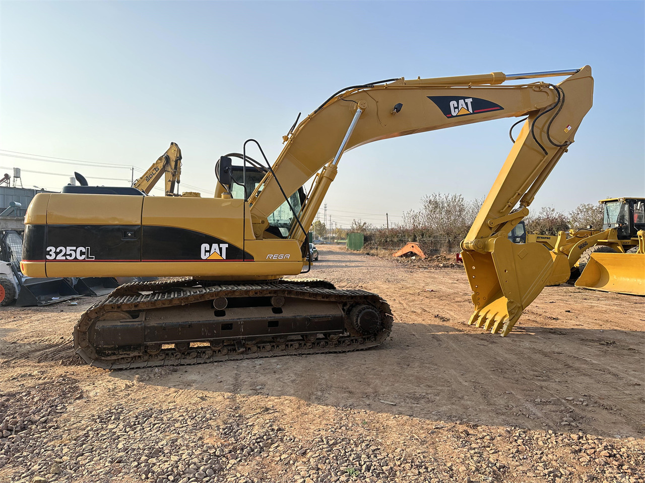 Crawler excavator CATERPILLAR 325C: picture 8