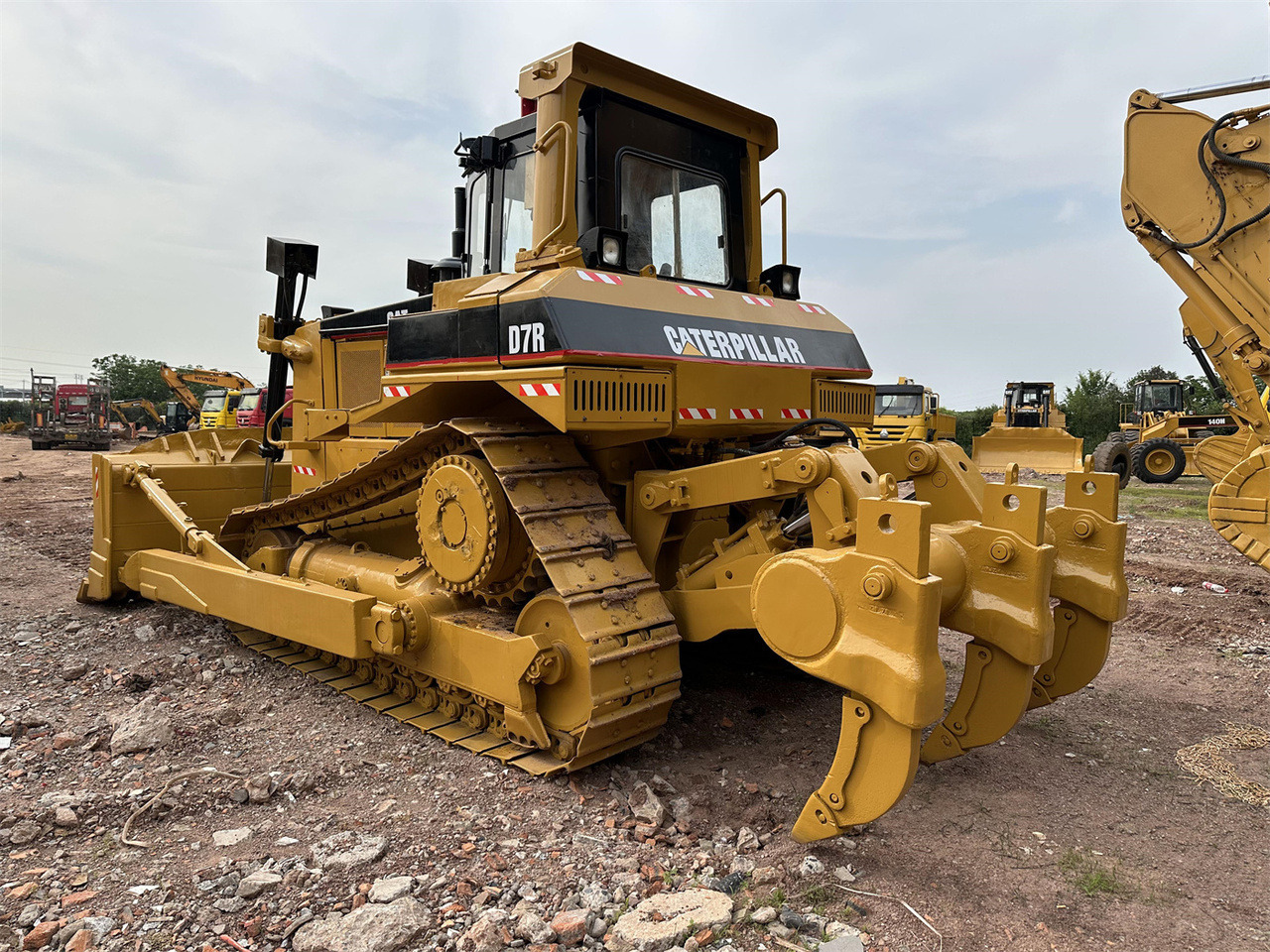 CATERPILLAR D7R - Bulldozer: picture 1 CATERPILLAR D7R - Bulldozer: picture 1