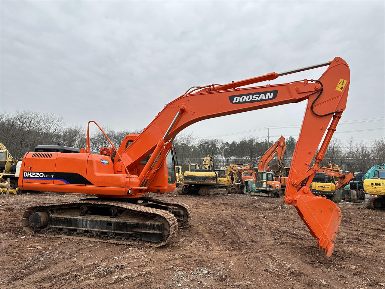 Crawler excavator DOOSAN DH220: picture 12