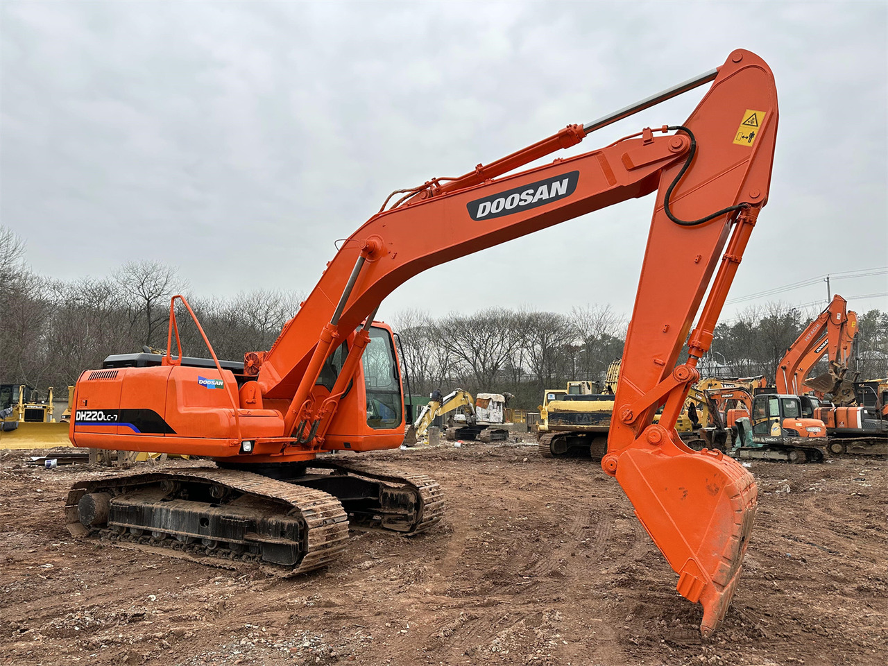 Crawler excavator DOOSAN DH220: picture 13