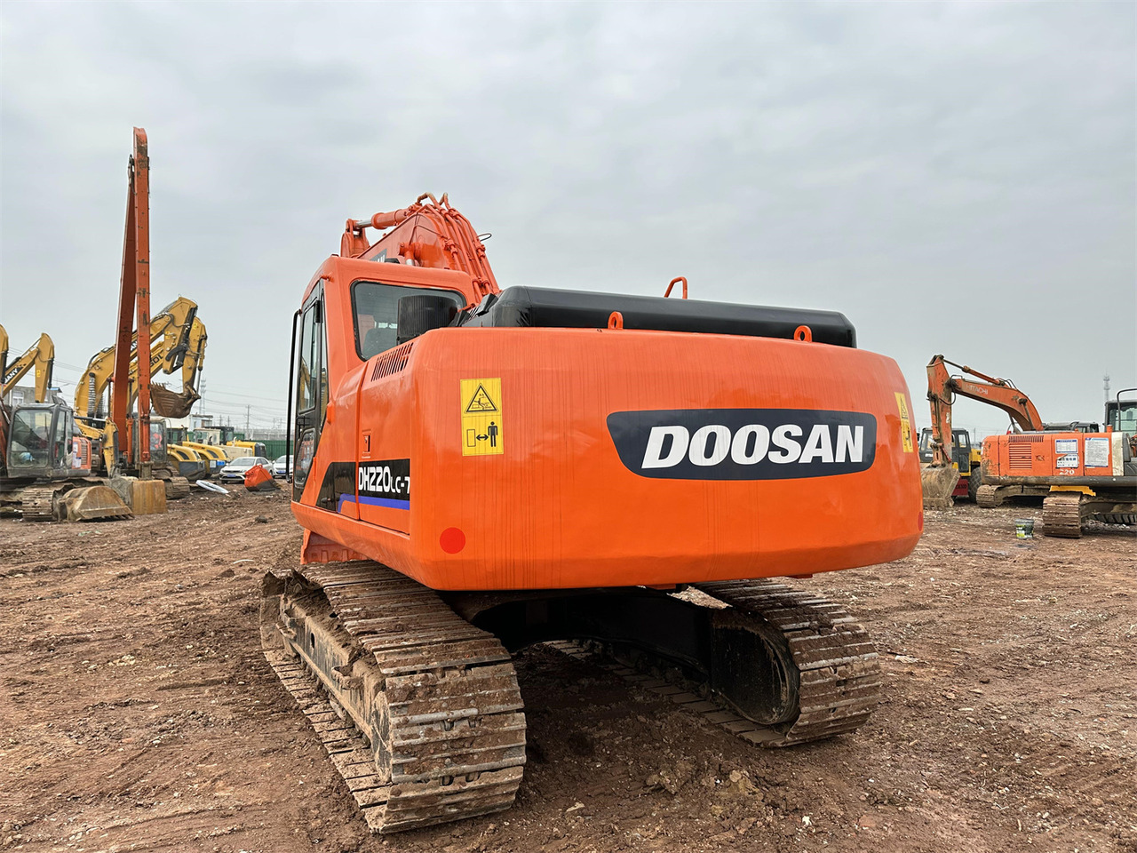 Crawler excavator DOOSAN DH220: picture 15