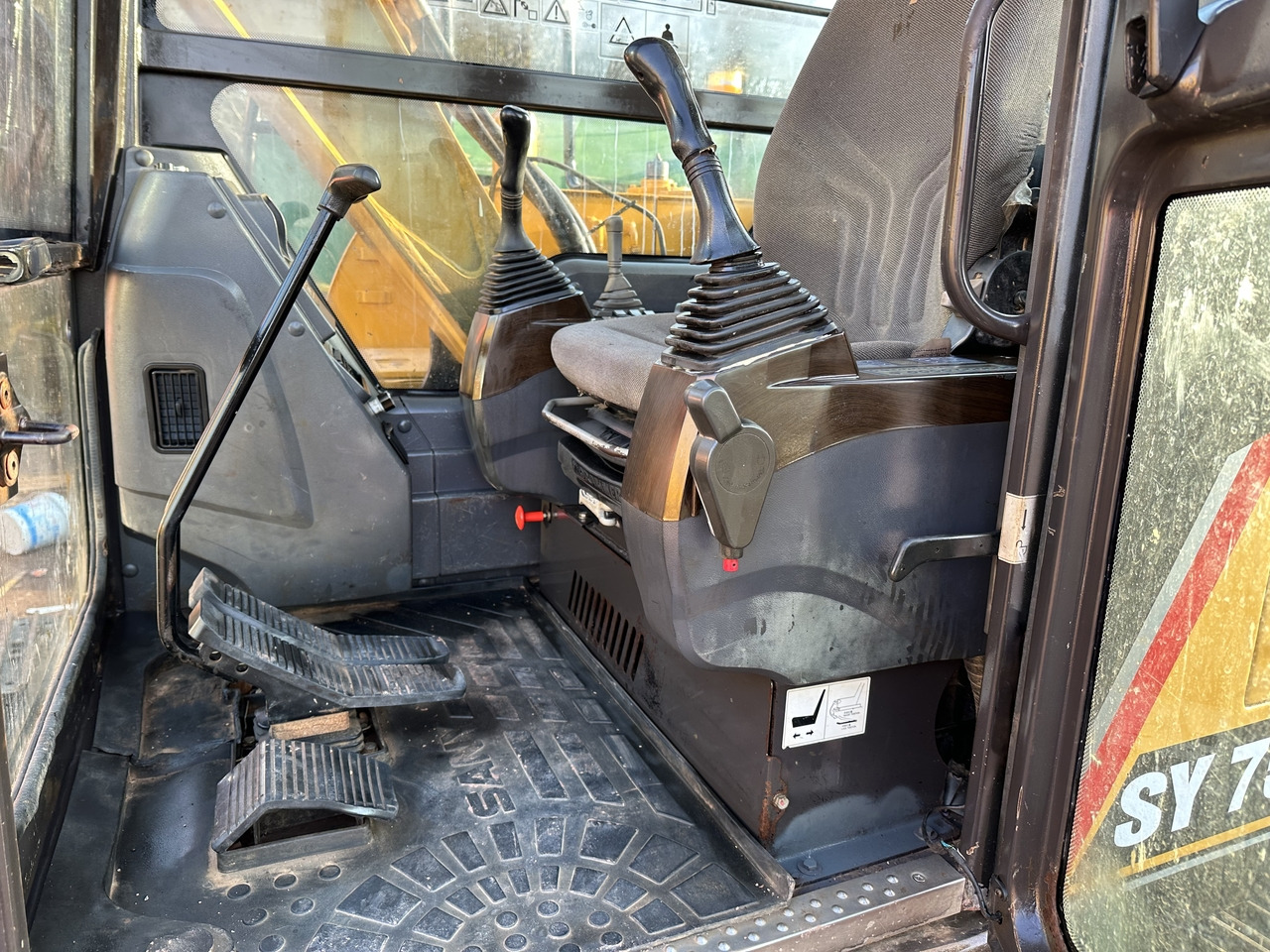 Mini excavator SANY 75C: picture 8
