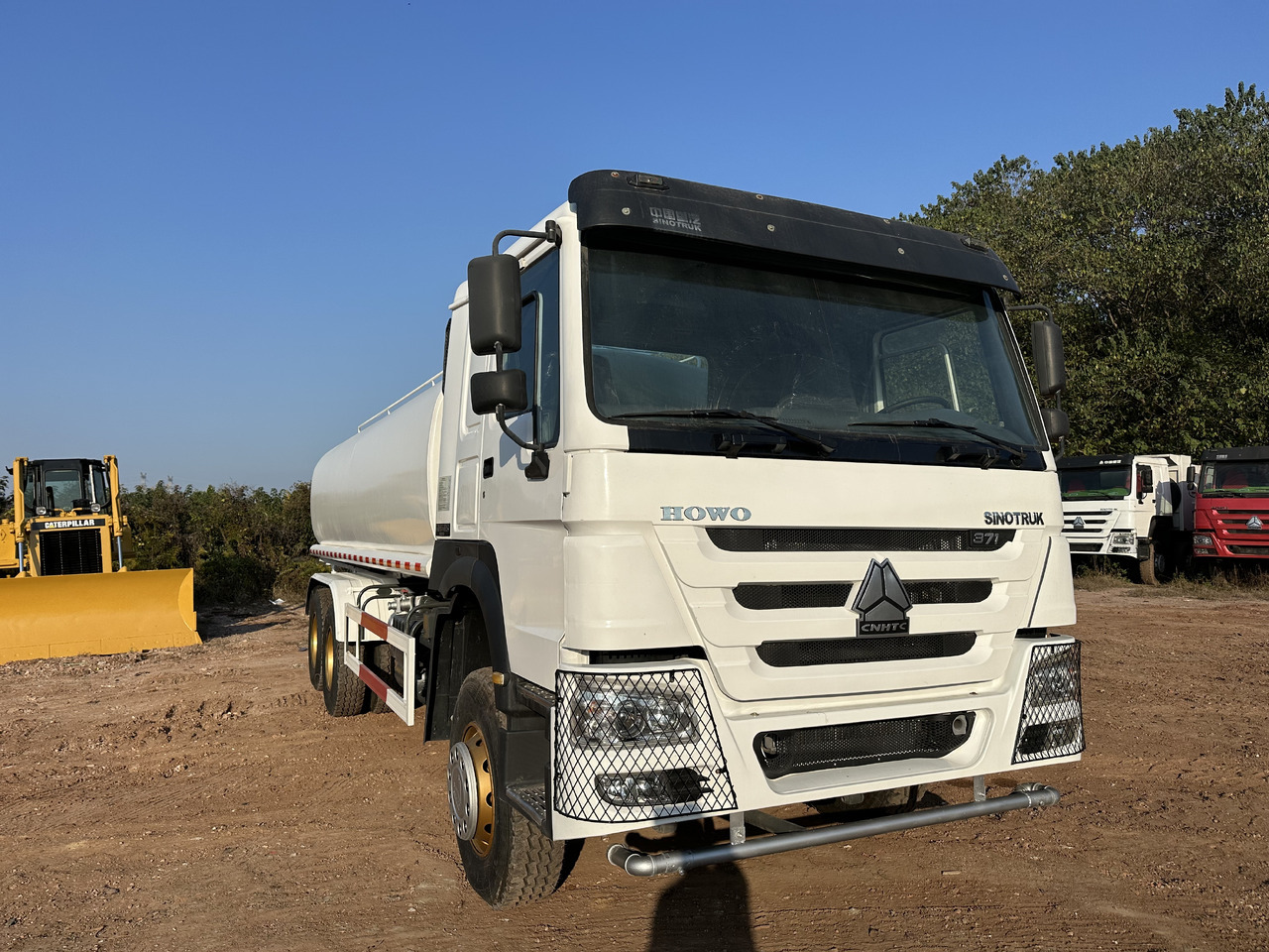 SINOTRUK HOWO 371 Water Tanker Truck - Tank truck: picture 4 SINOTRUK HOWO 371 Water Tanker Truck - Tank truck: picture 4