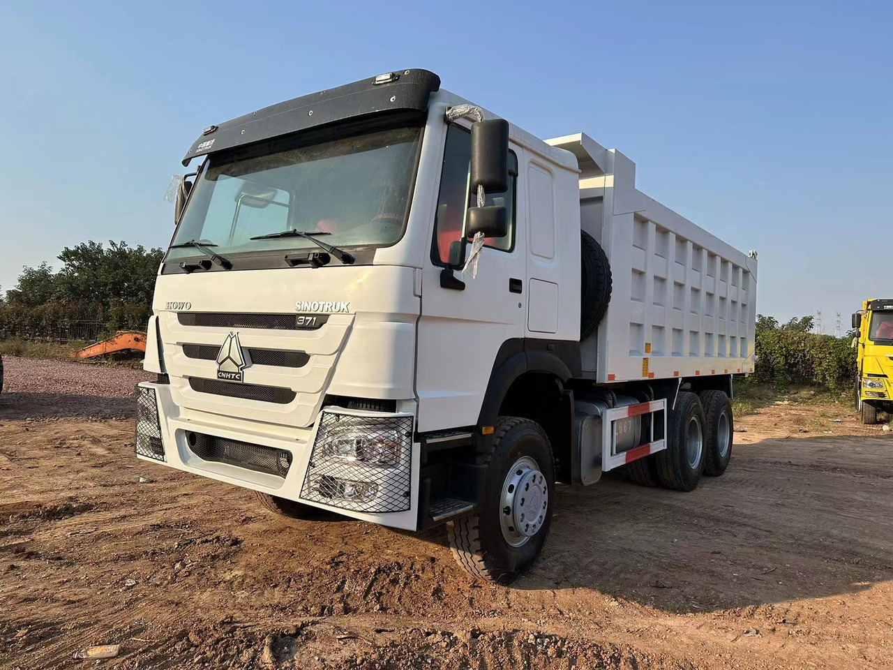 SINOTRUK HOWO 371hp 6x4 - Tipper: picture 1 SINOTRUK HOWO 371hp 6x4 - Tipper: picture 1