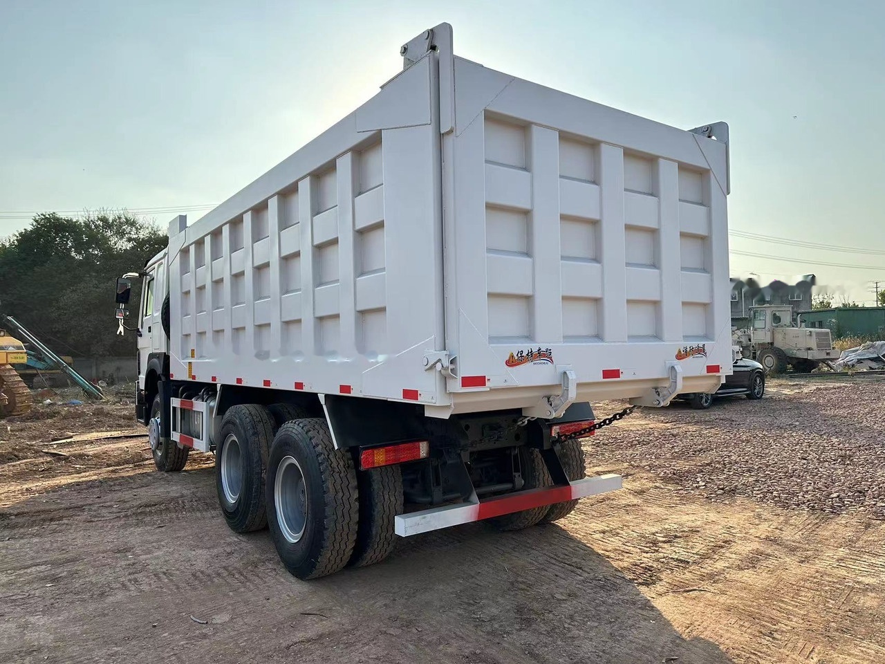 Tipper for transportation of silos SINOTRUK HOWO HOWO 371 6x4: picture 8