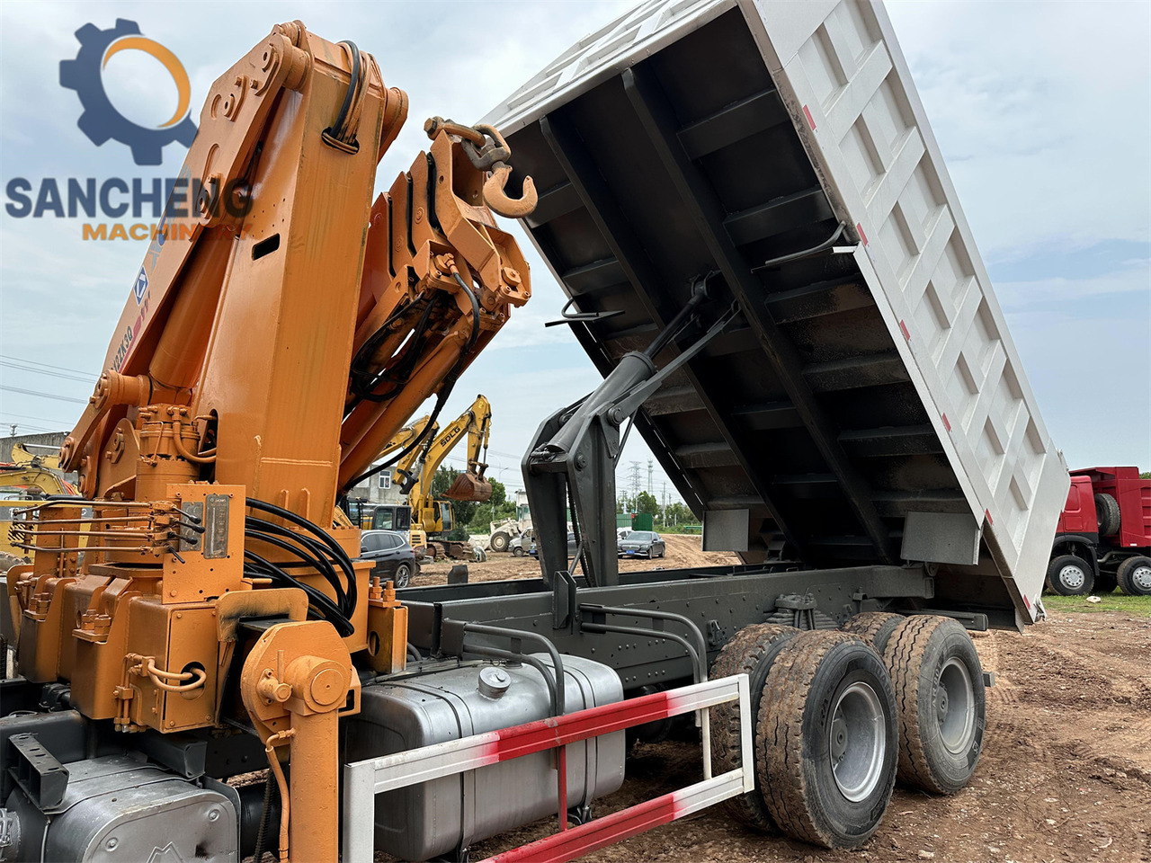 Crane truck SINOTRUK Howo 371 6x4 crane truck: picture 8