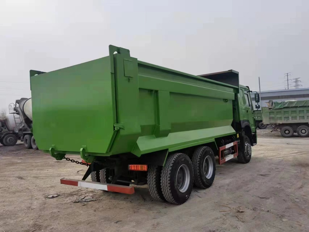 SINOTRUK Howo 6x4 Dump truck 371hp - Tipper: picture 5 SINOTRUK Howo 6x4 Dump truck 371hp - Tipper: picture 5