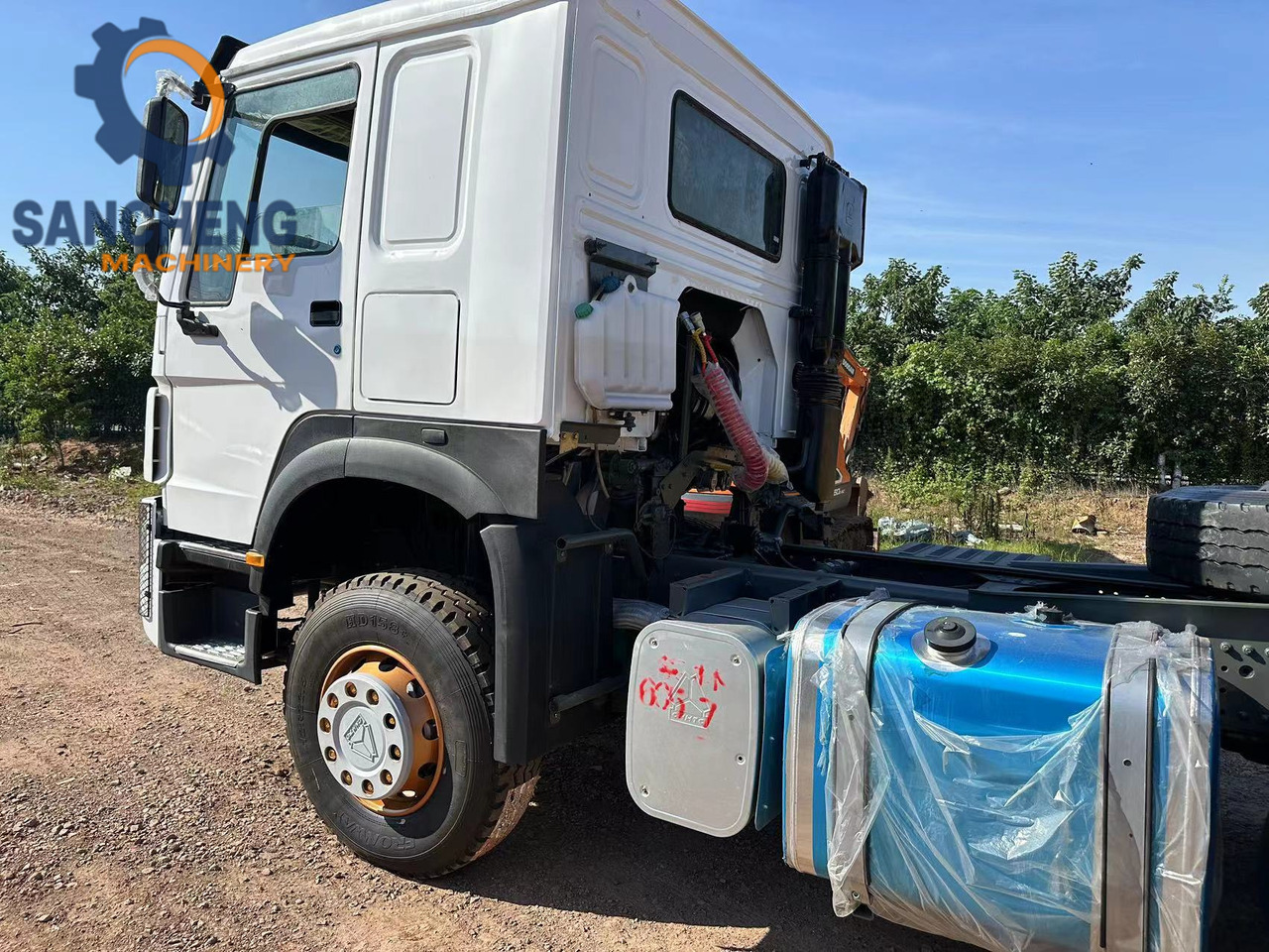 SINOTRUK HOWO Truck Head 371hp - Tractor unit: picture 2 SINOTRUK HOWO Truck Head 371hp - Tractor unit: picture 2