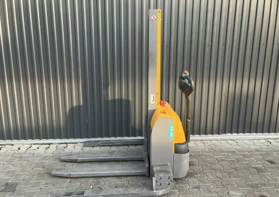 Jungheinrich EMCB10 - Stacker: picture 2 Jungheinrich EMCB10 - Stacker: picture 2