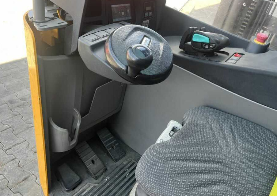 Reach truck Jungheinrich ETV216: picture 6