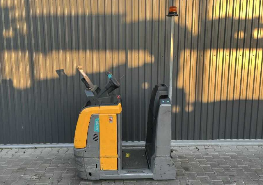 Jungheinrich EZS350 - Tow tractor: picture 2 Jungheinrich EZS350 - Tow tractor: picture 2