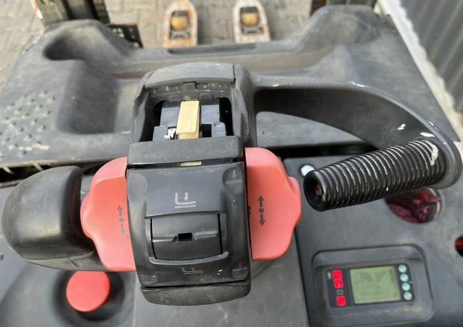 Stacker Linde D12SP: picture 9