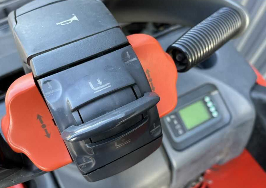 Linde D12SP - Stacker: picture 4 Linde D12SP - Stacker: picture 4