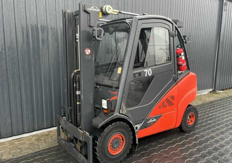Linde H35D-01 - Diesel forklift: picture 1 Linde H35D-01 - Diesel forklift: picture 1