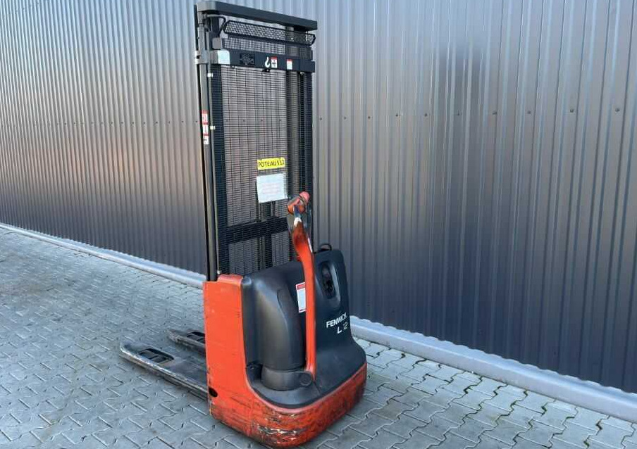 Linde L12 - Stacker: picture 3 Linde L12 - Stacker: picture 3