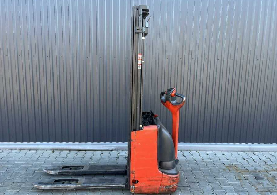 Linde L12 - Stacker: picture 2 Linde L12 - Stacker: picture 2