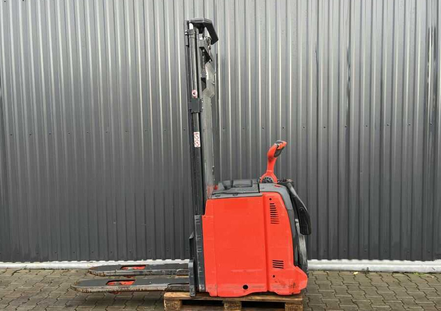 Linde L12AP - Stacker: picture 2 Linde L12AP - Stacker: picture 2