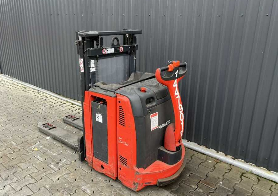 Linde L12L - Stacker: picture 3 Linde L12L - Stacker: picture 3
