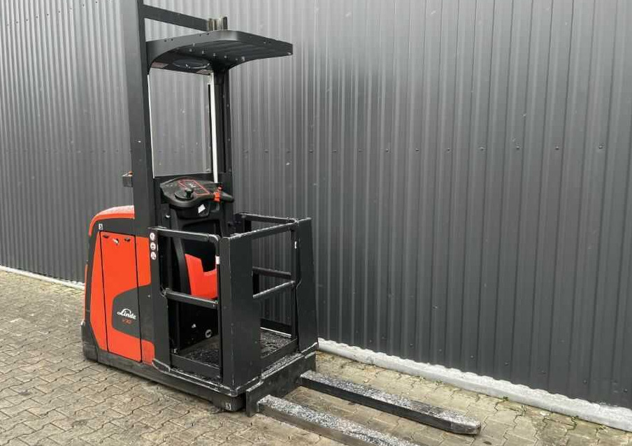 Linde V10-02 - Order picker: picture 3 Linde V10-02 - Order picker: picture 3