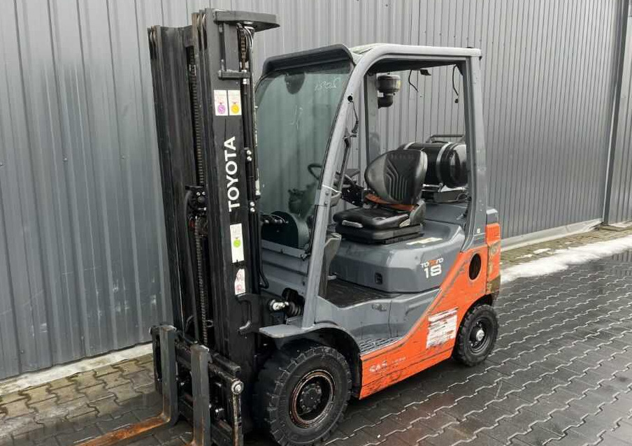 Toyota 8FGF18 - LPG forklift: picture 1 Toyota 8FGF18 - LPG forklift: picture 1