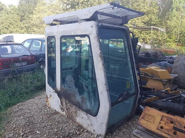 Liebherr A904 R904 A914 R914 A924 R924 A934 R934 A944 R944 A954 R954 - - Cab and interior: picture 3 Liebherr A904 R904 A914 R914 A924 R924 A934 R934 A944 R944 A954 R954 - - Cab and interior: picture 3