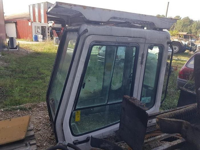 Liebherr A904 R904 A914 R914 A924 R924 A934 R934 A944 R944 A954 R954 - - Cab and interior: picture 2 Liebherr A904 R904 A914 R914 A924 R924 A934 R934 A944 R944 A954 R954 - - Cab and interior: picture 2