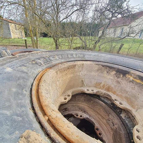 Michelin 18.00R33 - Wheels and tires: picture 3 Michelin 18.00R33 - Wheels and tires: picture 3