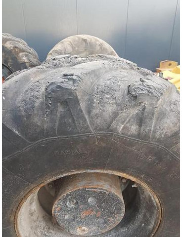 Michelin 18R19.5XF - Wheels and tires: picture 5 Michelin 18R19.5XF - Wheels and tires: picture 5