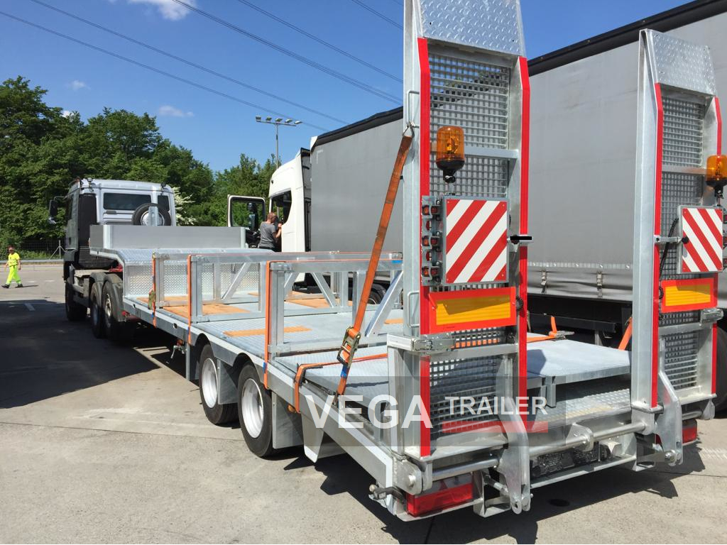 2 Axle Lowloader  - Low loader semi-trailer: picture 1 2 Axle Lowloader  - Low loader semi-trailer: picture 1
