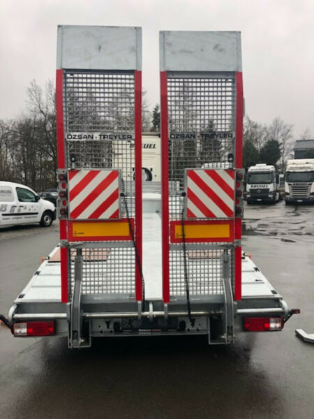 2 Axle Lowloader  - Low loader semi-trailer: picture 4 2 Axle Lowloader  - Low loader semi-trailer: picture 4