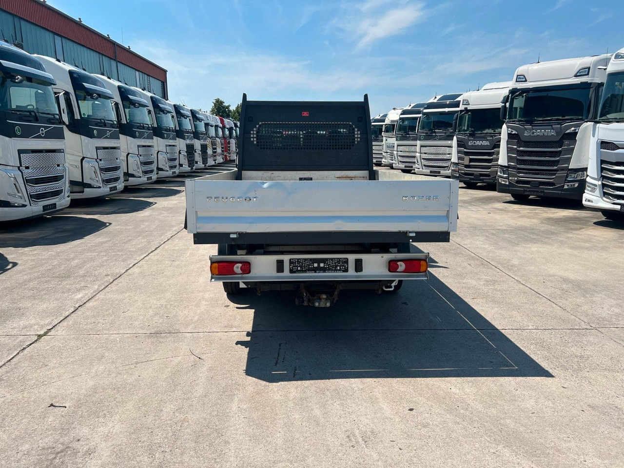 Peugeot Boxer * EURO 6 * 7 SITZER * 4 TÜRER * SCHALTGETR - Flatbed van, Combi van: picture 5 Peugeot Boxer * EURO 6 * 7 SITZER * 4 TÜRER * SCHALTGETR - Flatbed van, Combi van: picture 5