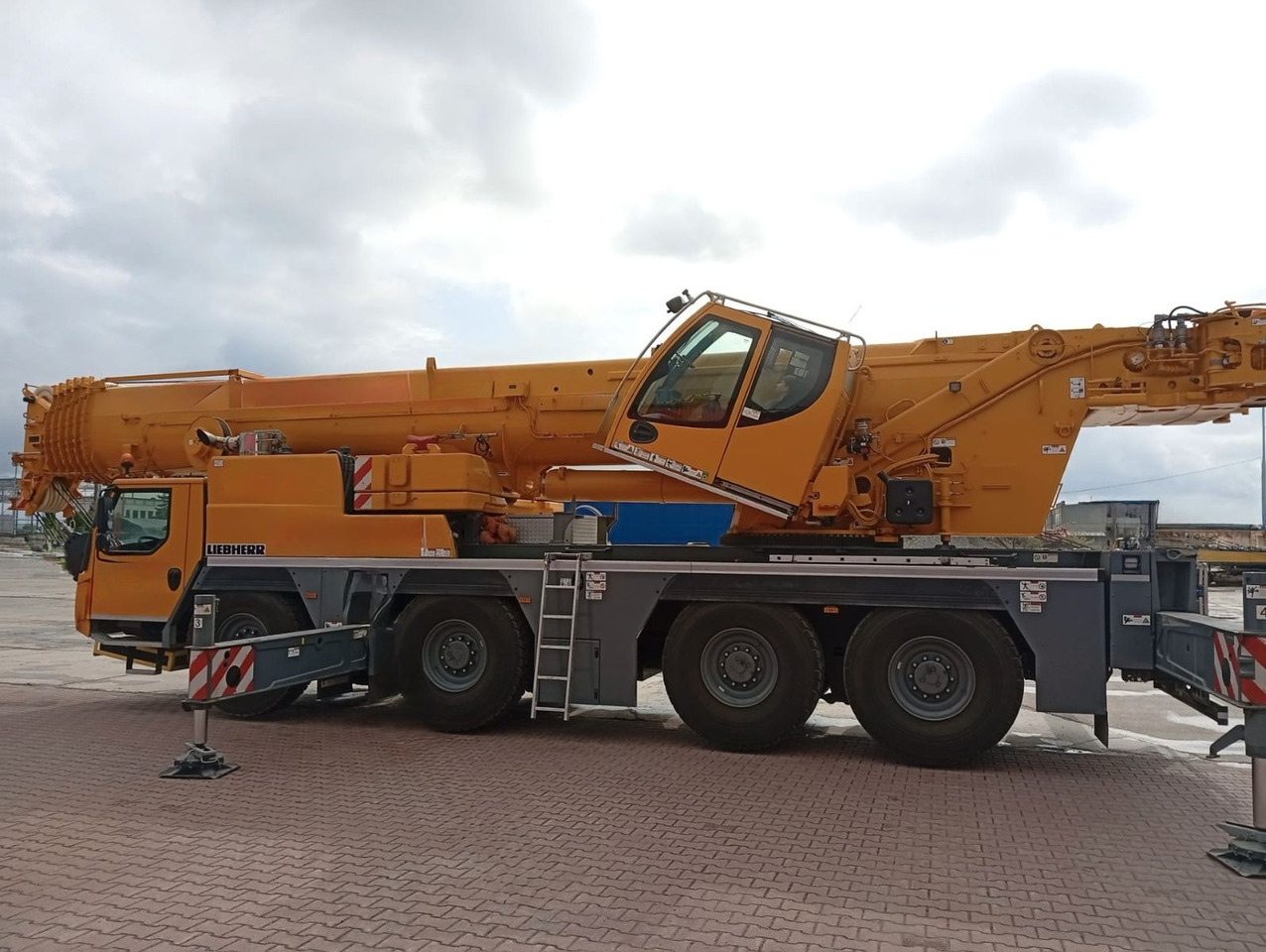 Liebherr LTM 1120-4.1 - Tower crane: picture 1 Liebherr LTM 1120-4.1 - Tower crane: picture 1