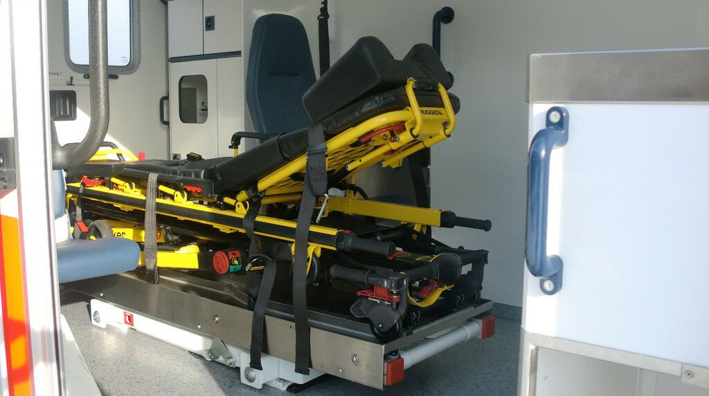 Mercedes-Benz Sprinter 516 CDI 4x4 WAS Koffer // Garantie // - Ambulance: picture 5 Mercedes-Benz Sprinter 516 CDI 4x4 WAS Koffer // Garantie // - Ambulance: picture 5