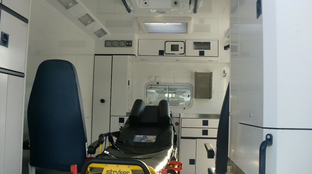 Mercedes-Benz Sprinter 516 CDI 4x4 WAS Koffer // Garantie // - Ambulance: picture 3 Mercedes-Benz Sprinter 516 CDI 4x4 WAS Koffer // Garantie // - Ambulance: picture 3