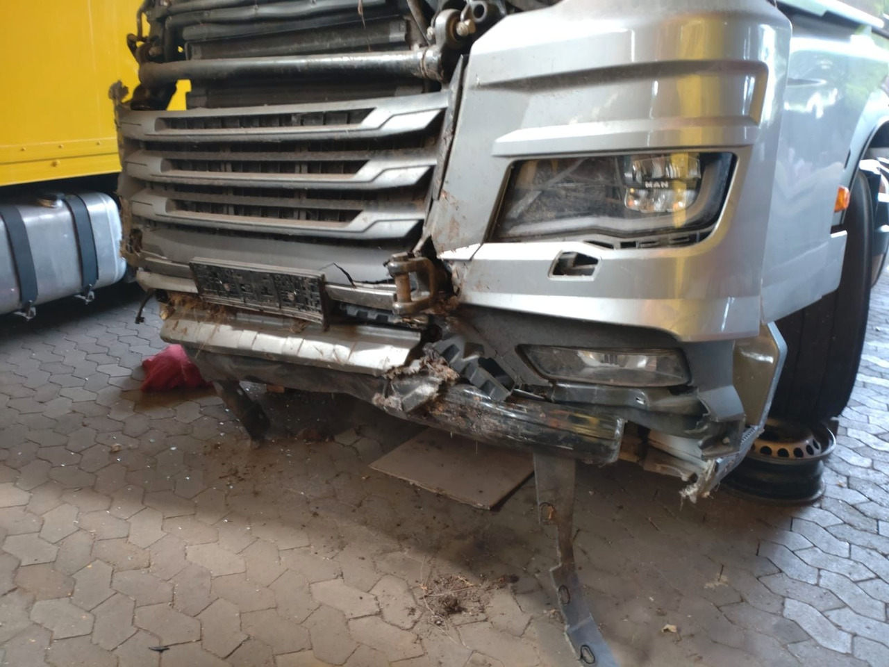 MAN TGX 18.510 - Tractor unit: picture 3 MAN TGX 18.510 - Tractor unit: picture 3