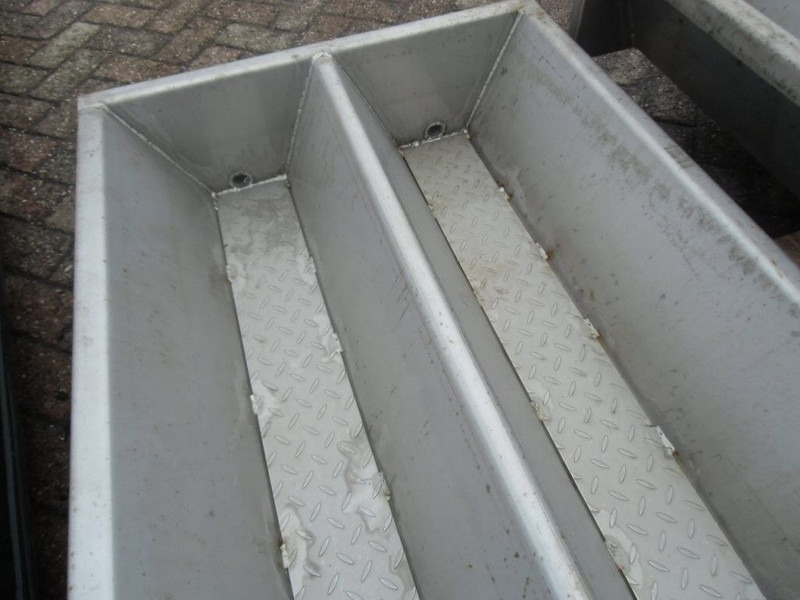 Nr. 3060 RVS doorloopbakken - Livestock equipment: picture 2 Nr. 3060 RVS doorloopbakken - Livestock equipment: picture 2