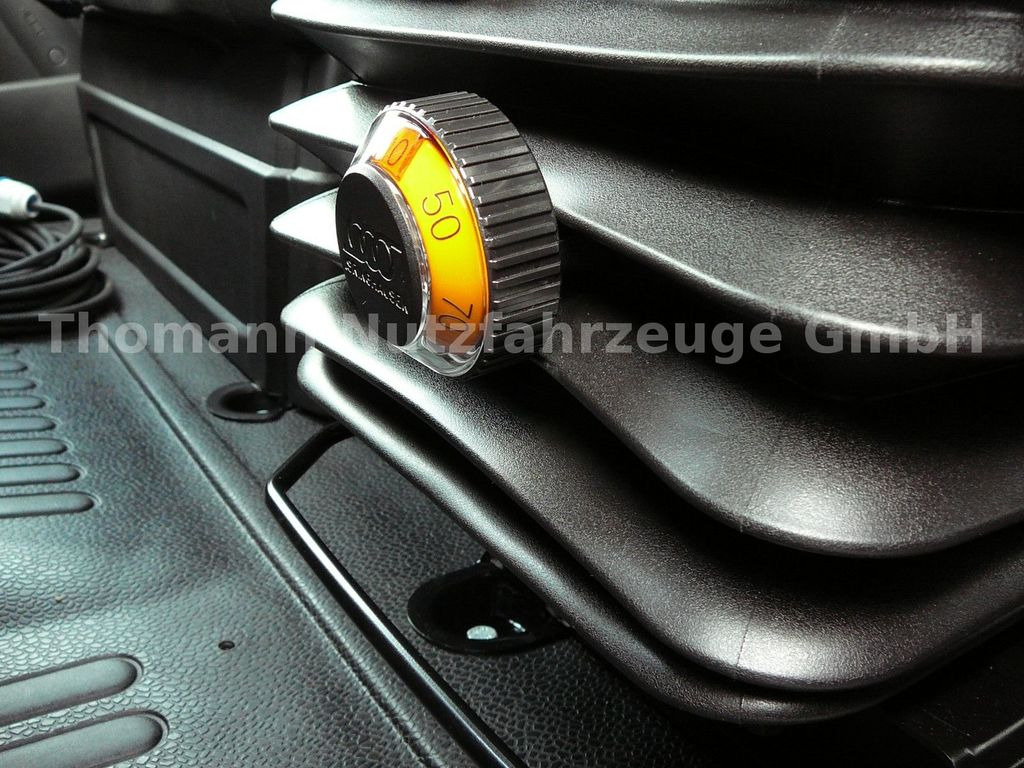 New Refrigerated van Renault Master Kühlkoffer mit LBW Xarios 300 GH: picture 28
