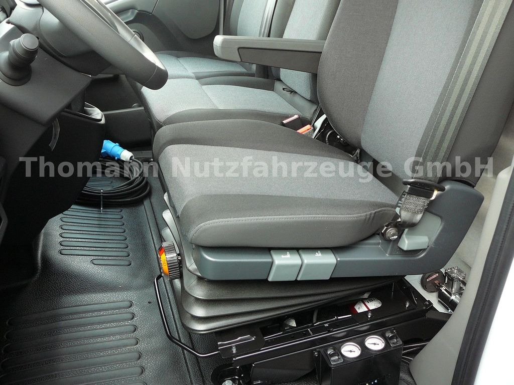 New Refrigerated van Renault Master Kühlkoffer mit LBW Xarios 300 GH: picture 22
