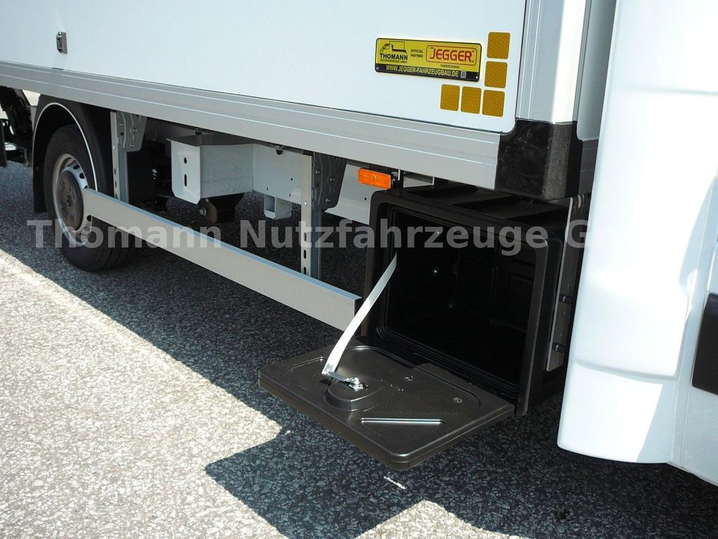 New Refrigerated van Renault Master Kühlkoffer mit LBW Xarios 300 GH: picture 17