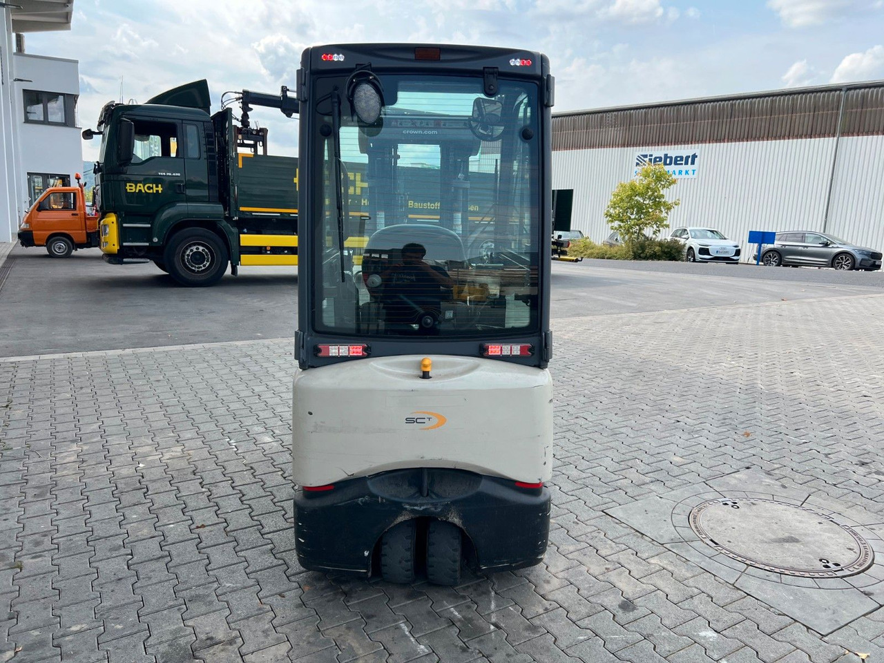 Crown SCT6020-1.3 / Triplex 4,3m / 1.227h / 2017 - Electric forklift: picture 4 Crown SCT6020-1.3 / Triplex 4,3m / 1.227h / 2017 - Electric forklift: picture 4