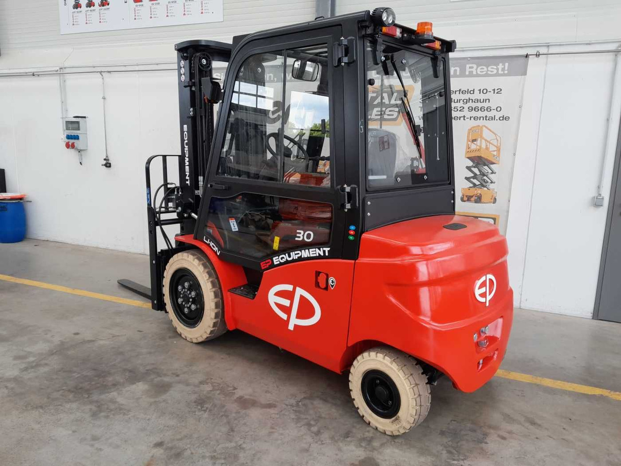 EP Equipment EFL303 / 3,0T / Triplex: 4,80m / SS - Electric forklift: picture 3 EP Equipment EFL303 / 3,0T / Triplex: 4,80m / SS - Electric forklift: picture 3