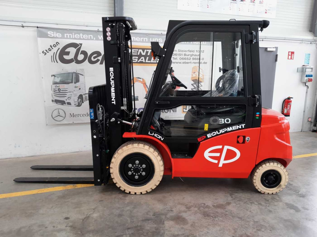 EP Equipment EFL303 / 3,0T / Triplex: 4,80m / SS - Electric forklift: picture 2 EP Equipment EFL303 / 3,0T / Triplex: 4,80m / SS - Electric forklift: picture 2