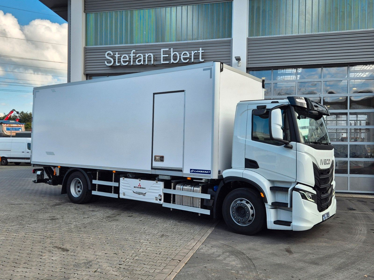 Iveco AD190S40/FP Lamberet Mitsubishi LBW Tür AHK - Refrigerator truck: picture 4 Iveco AD190S40/FP Lamberet Mitsubishi LBW Tür AHK - Refrigerator truck: picture 4
