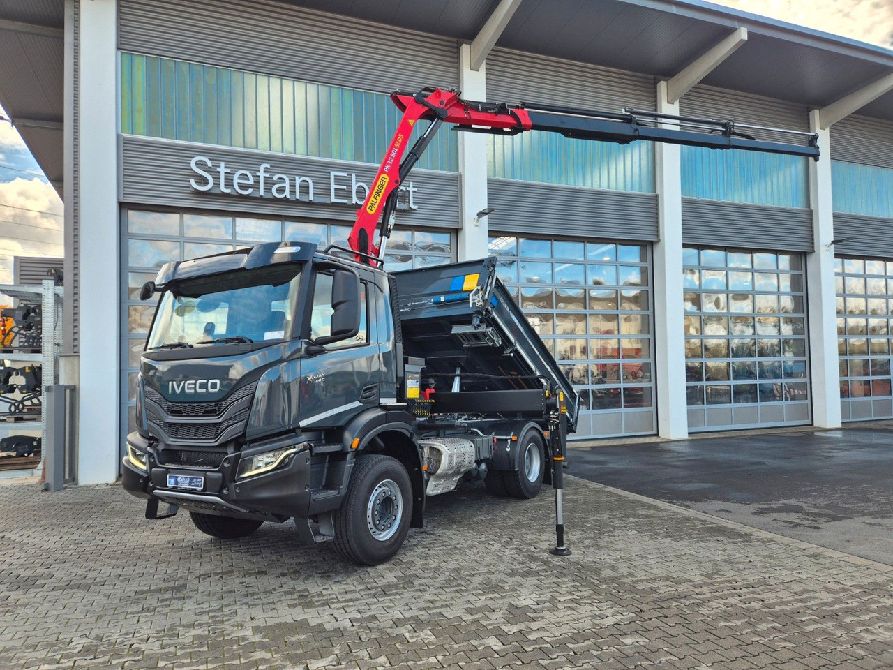 Iveco AD200X46/P HR OFF Palfinger PK 12.501 Funk AHK - Tipper, Crane truck: picture 1 Iveco AD200X46/P HR OFF Palfinger PK 12.501 Funk AHK - Tipper, Crane truck: picture 1