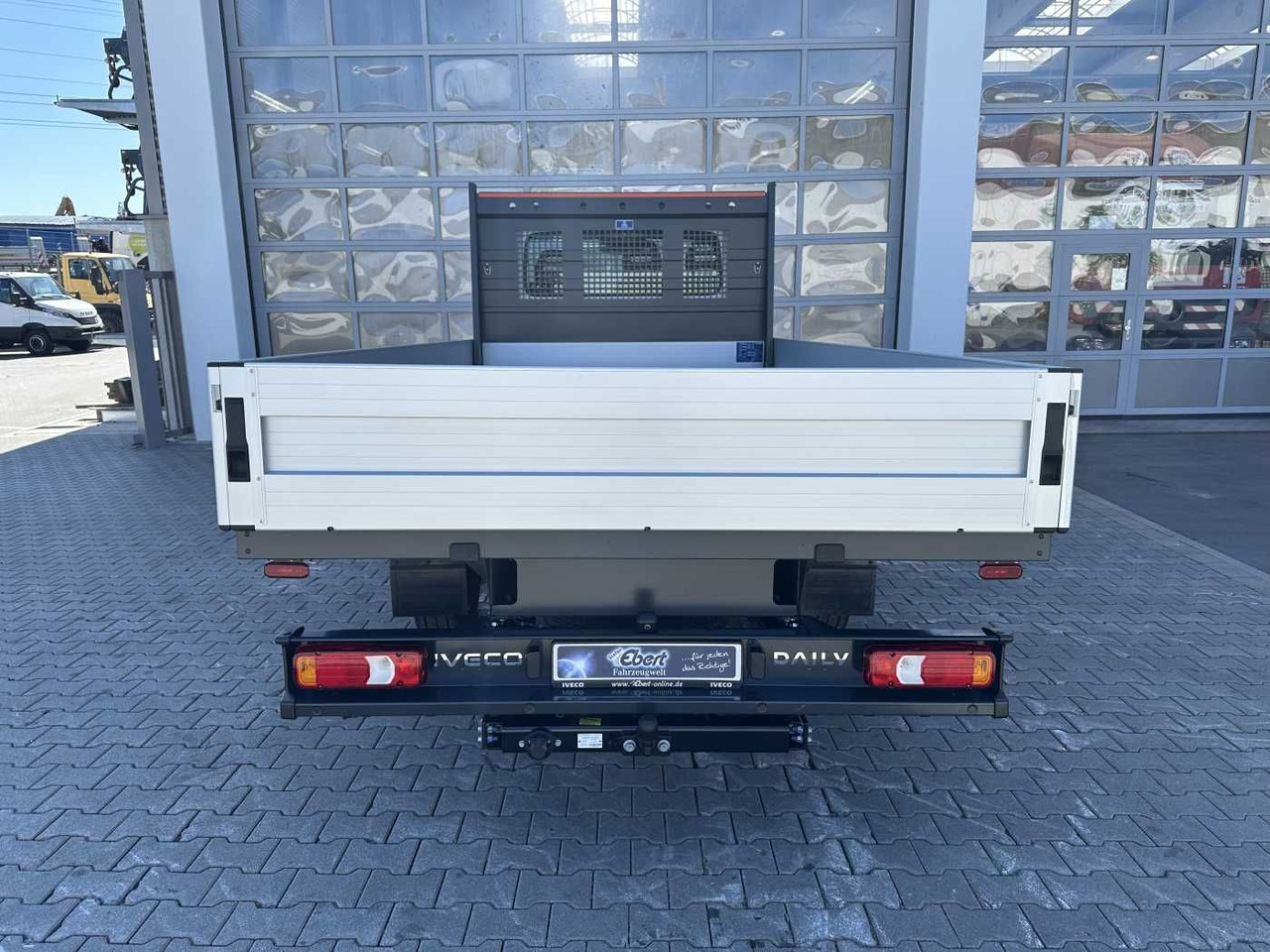 Iveco Daily 35S16 3.0L *R3.750mm*AHK* 2x - Flatbed van: picture 5 Iveco Daily 35S16 3.0L *R3.750mm*AHK* 2x - Flatbed van: picture 5