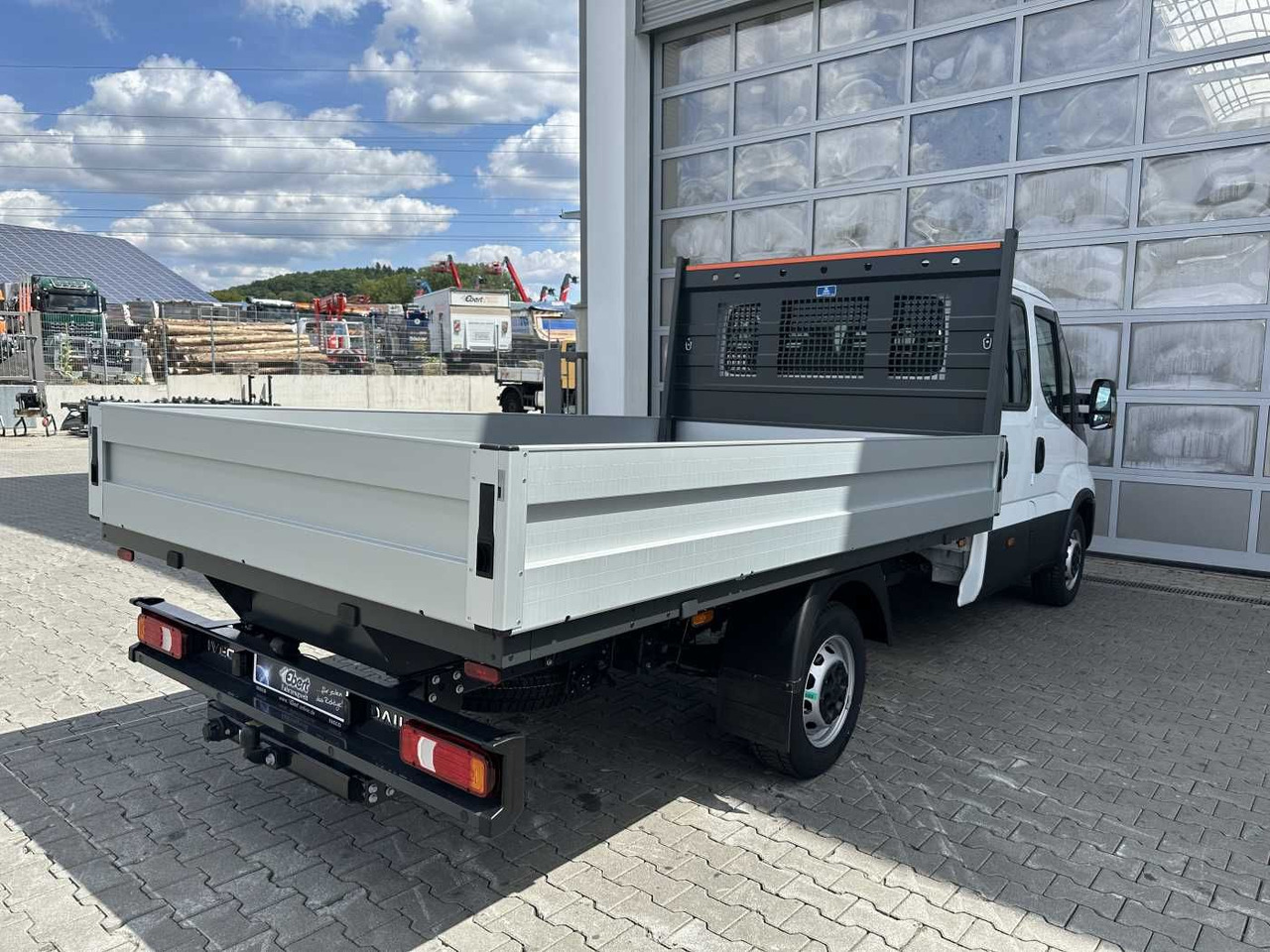 Iveco Daily 35S16 H 3.0L *R3.750mm*AHK*Automatik* 2x - Flatbed van: picture 4 Iveco Daily 35S16 H 3.0L *R3.750mm*AHK*Automatik* 2x - Flatbed van: picture 4