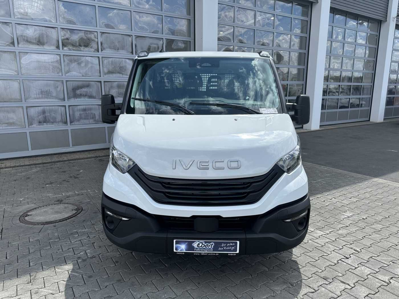 Iveco Daily 35S16 H 3.0L *R3.750mm*AHK*Automatik* 2x - Flatbed van: picture 2 Iveco Daily 35S16 H 3.0L *R3.750mm*AHK*Automatik* 2x - Flatbed van: picture 2